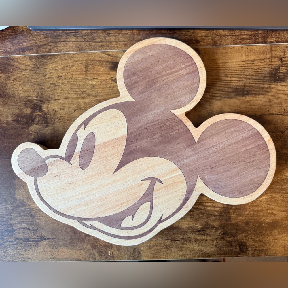 NWT Mickey Mouse Cutting/Charcuterie Board